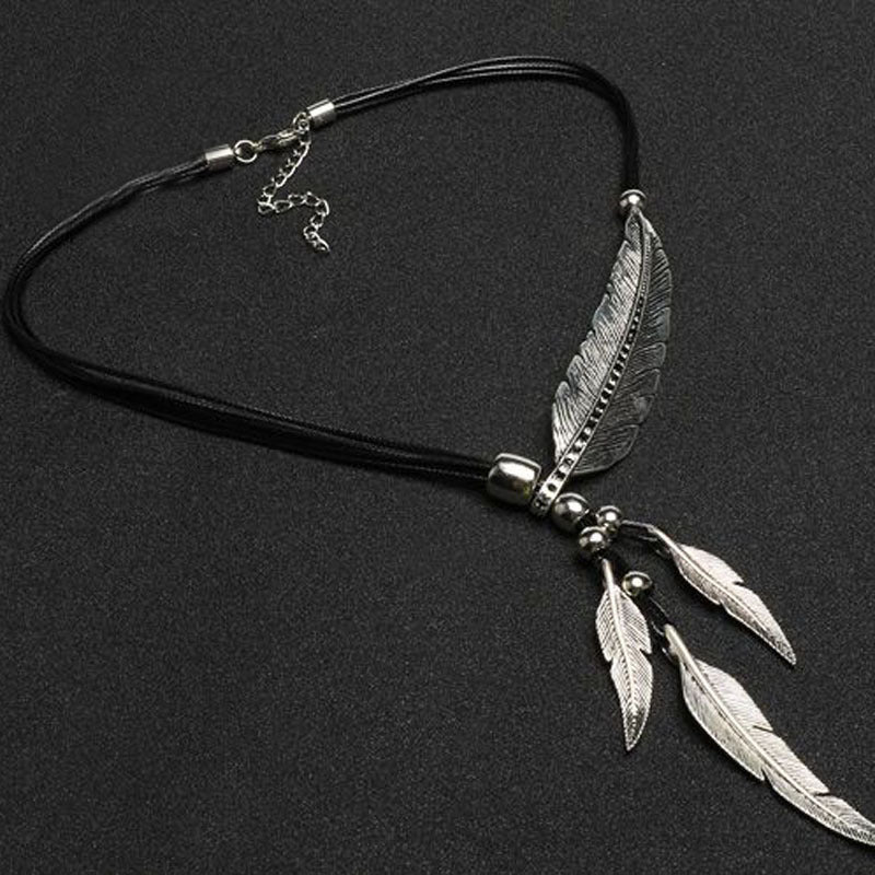 Valenzora | Goldene Federkette im Boho-Stil