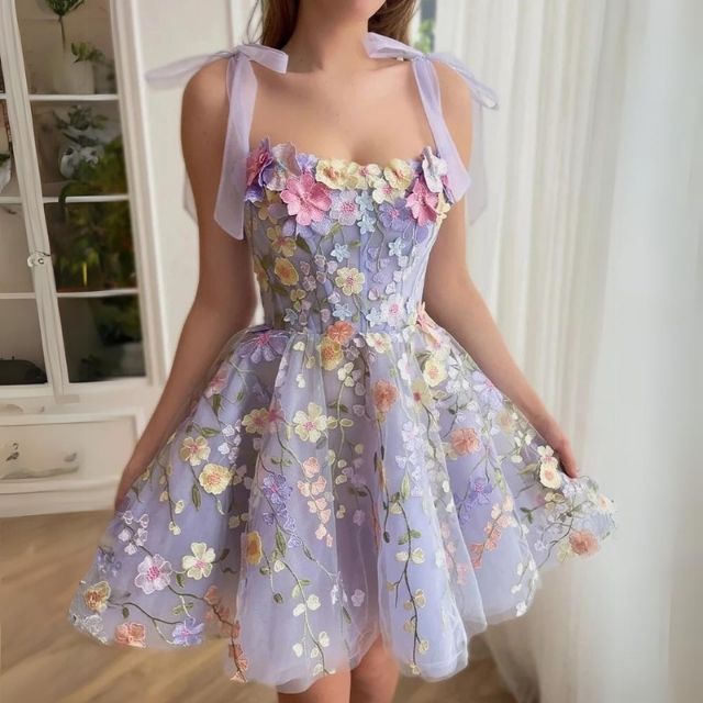 Valenzora | Cocktailkleid mit Blumenapplikationen