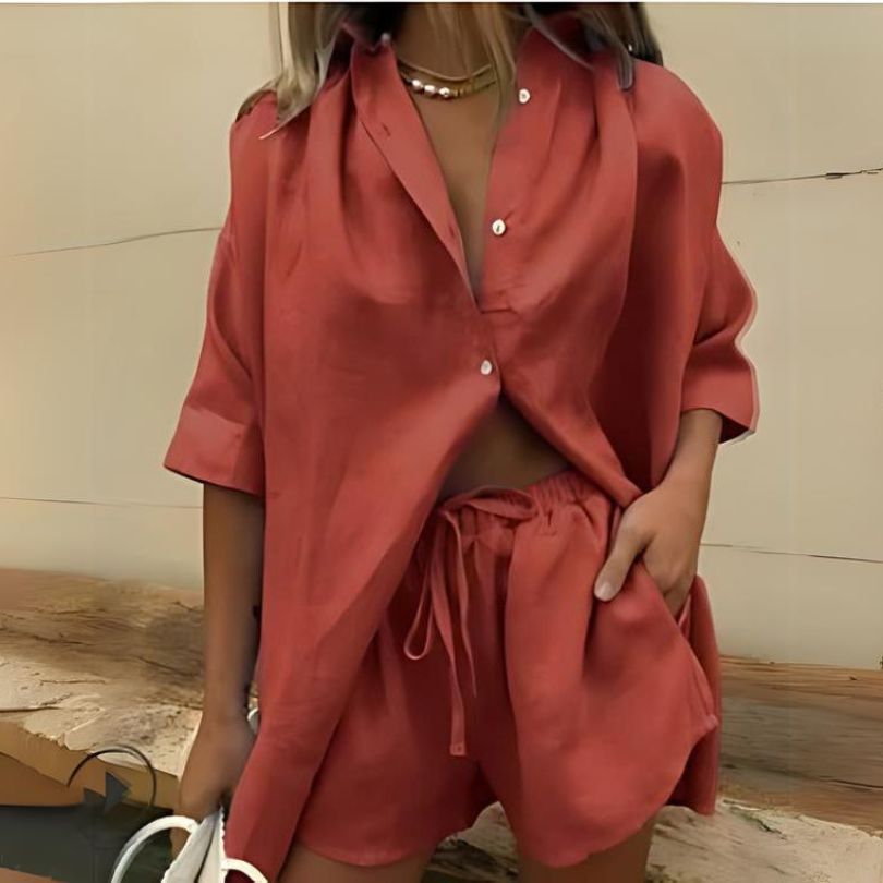 Valenzora | Stylish set with top and shorts