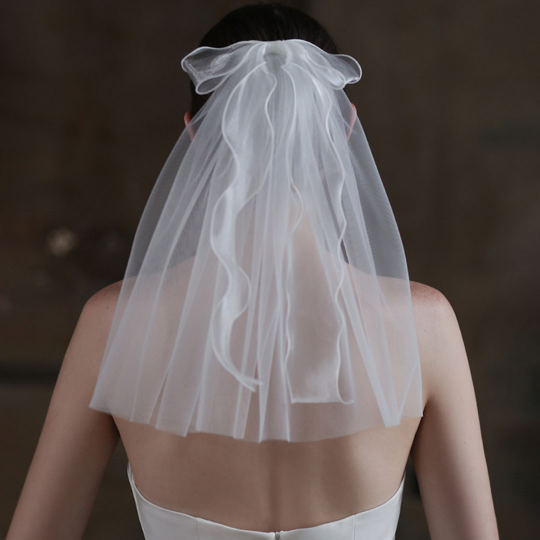 Valenzora | Bride-to-Be Short Ethereal Soft Tulle Polished Wavy Mesh Veil