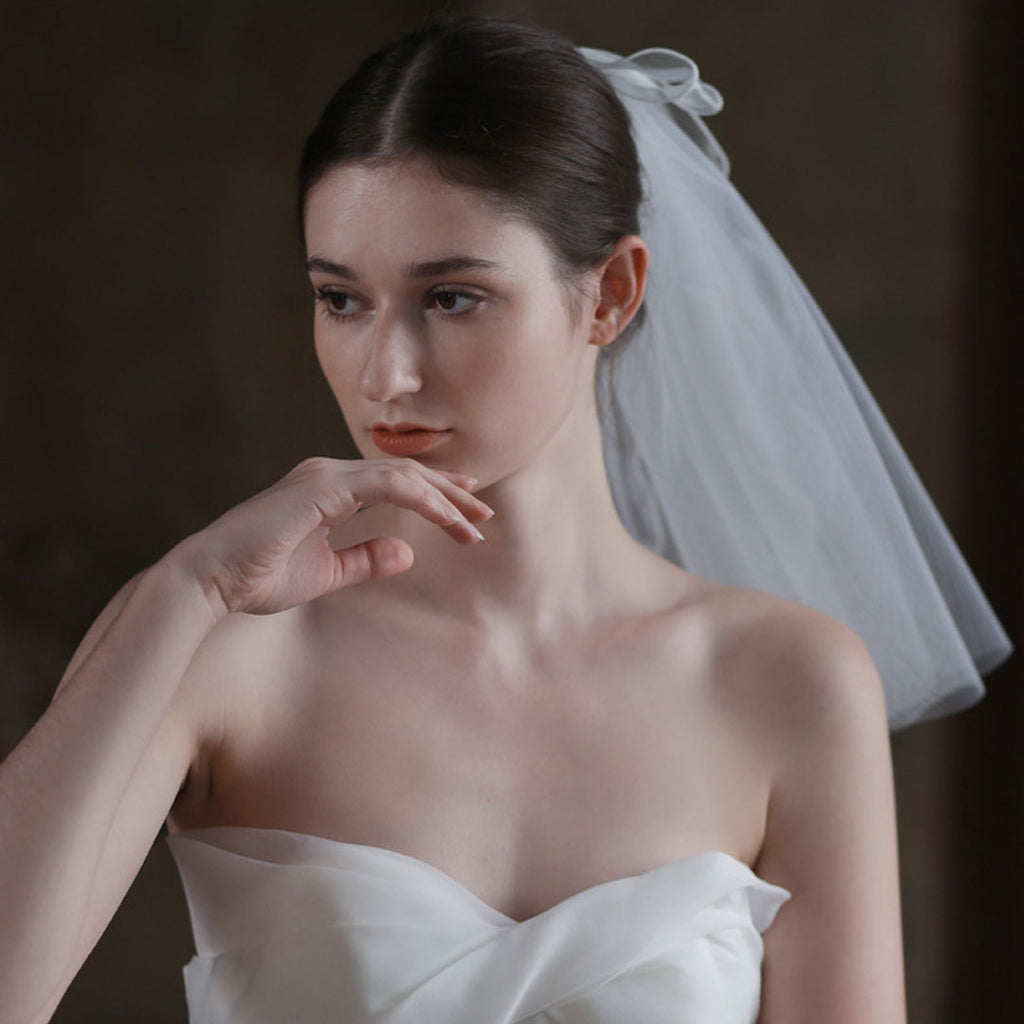 Valenzora | Bride-to-Be Short Ethereal Soft Tulle Polished Wavy Mesh Veil