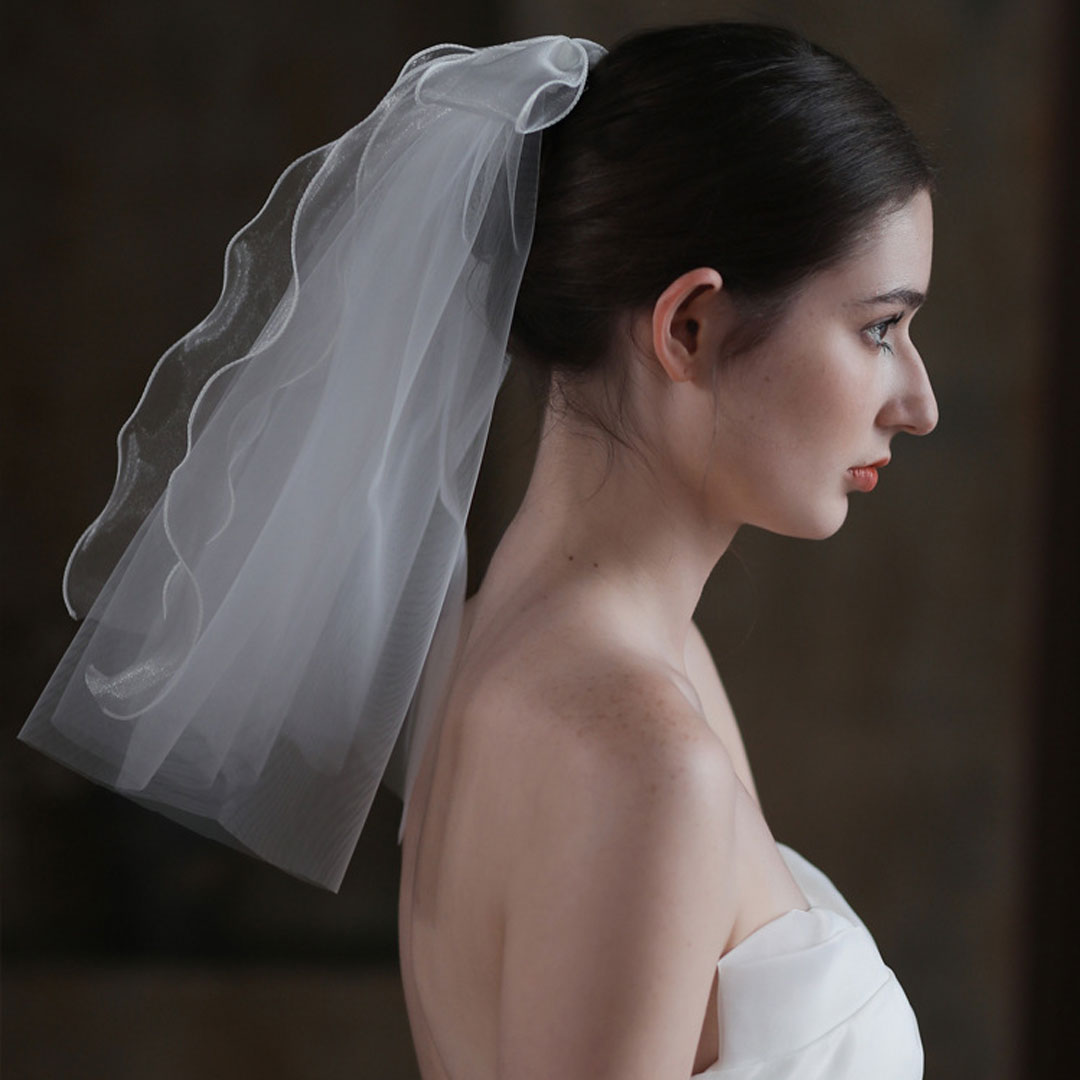 Valenzora | Bride-to-Be Short Ethereal Soft Tulle Polished Wavy Mesh Veil
