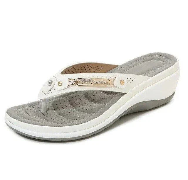 Valenzora | Softly padded flip-flop sandals