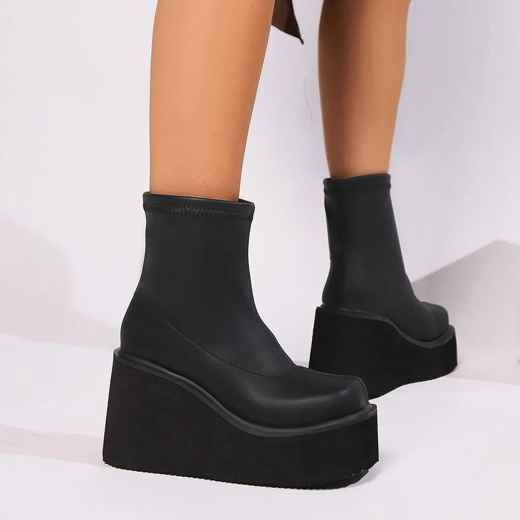 Valenzora | Keilabsatz- und Plateau-Stiefeletten