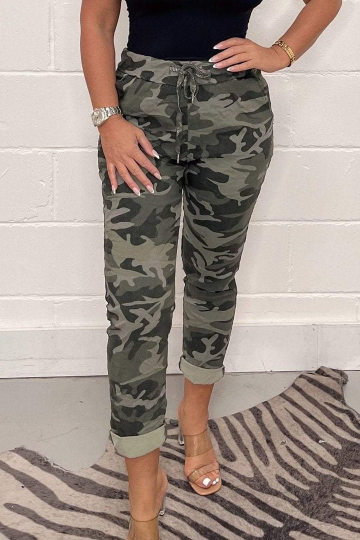 Stylische Camouflage-Hose