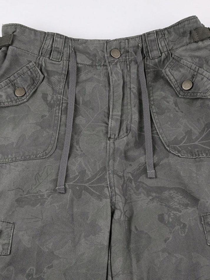 Valenzora | Cargohose mit Camouflage-Print, gerafftem Bund und mehreren Taschen