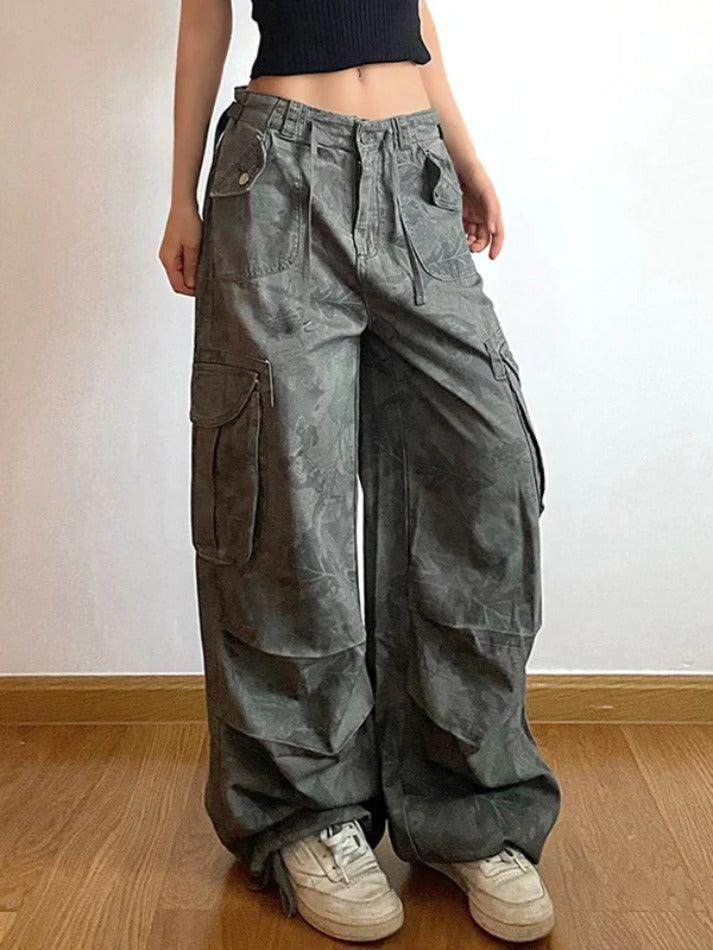 Valenzora | Cargohose mit Camouflage-Print, gerafftem Bund und mehreren Taschen
