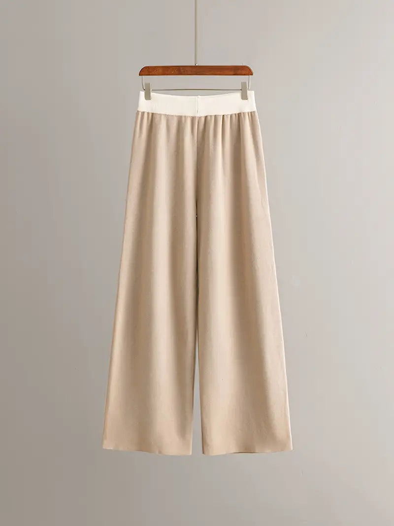 Valenzora | Stylish set consisting of a long-sleeved knit top and V-neck trousers