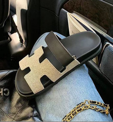 flat-bottomed sandal