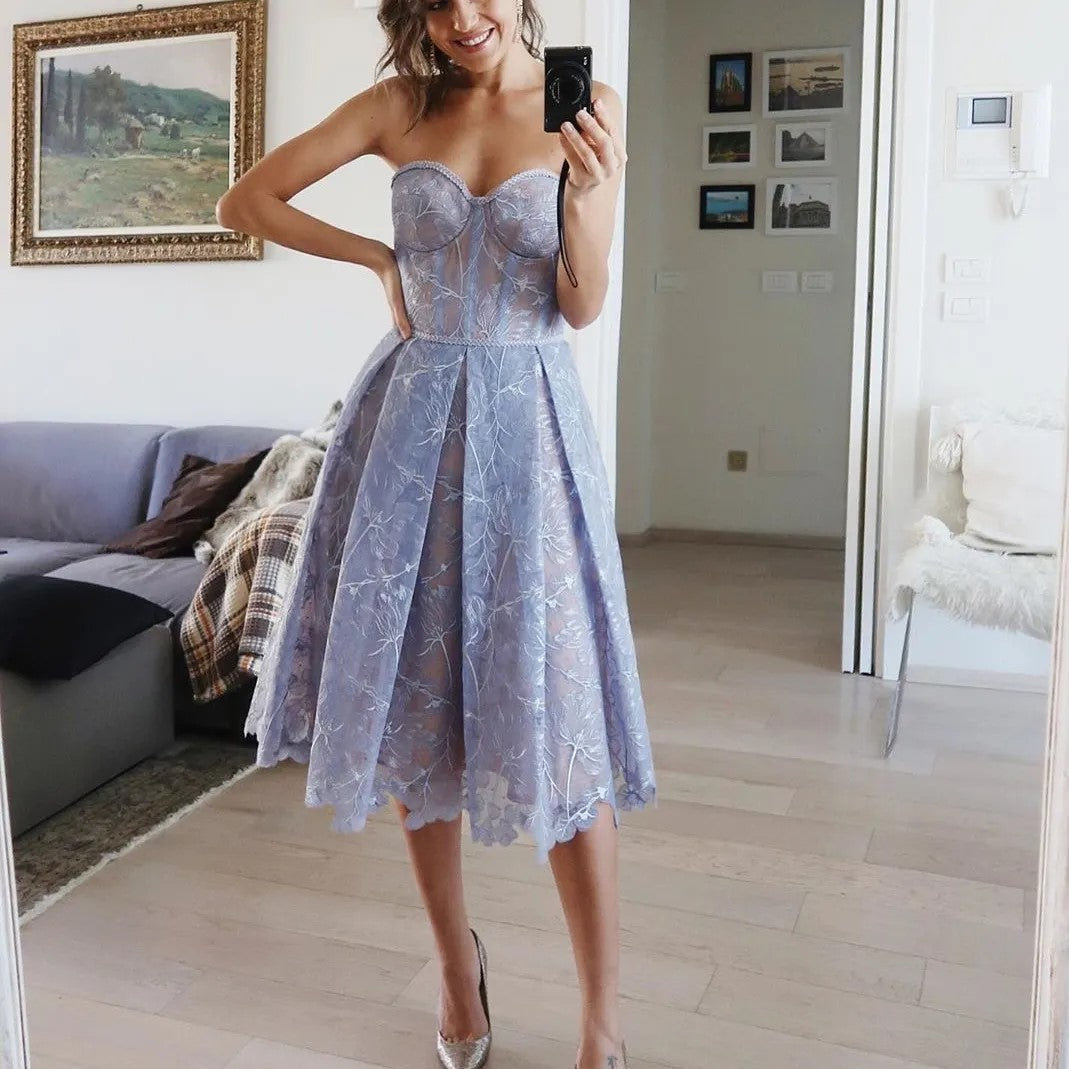 Valenzora | Trägerloses Spitzen-Midikleid mit Korsettoberteil