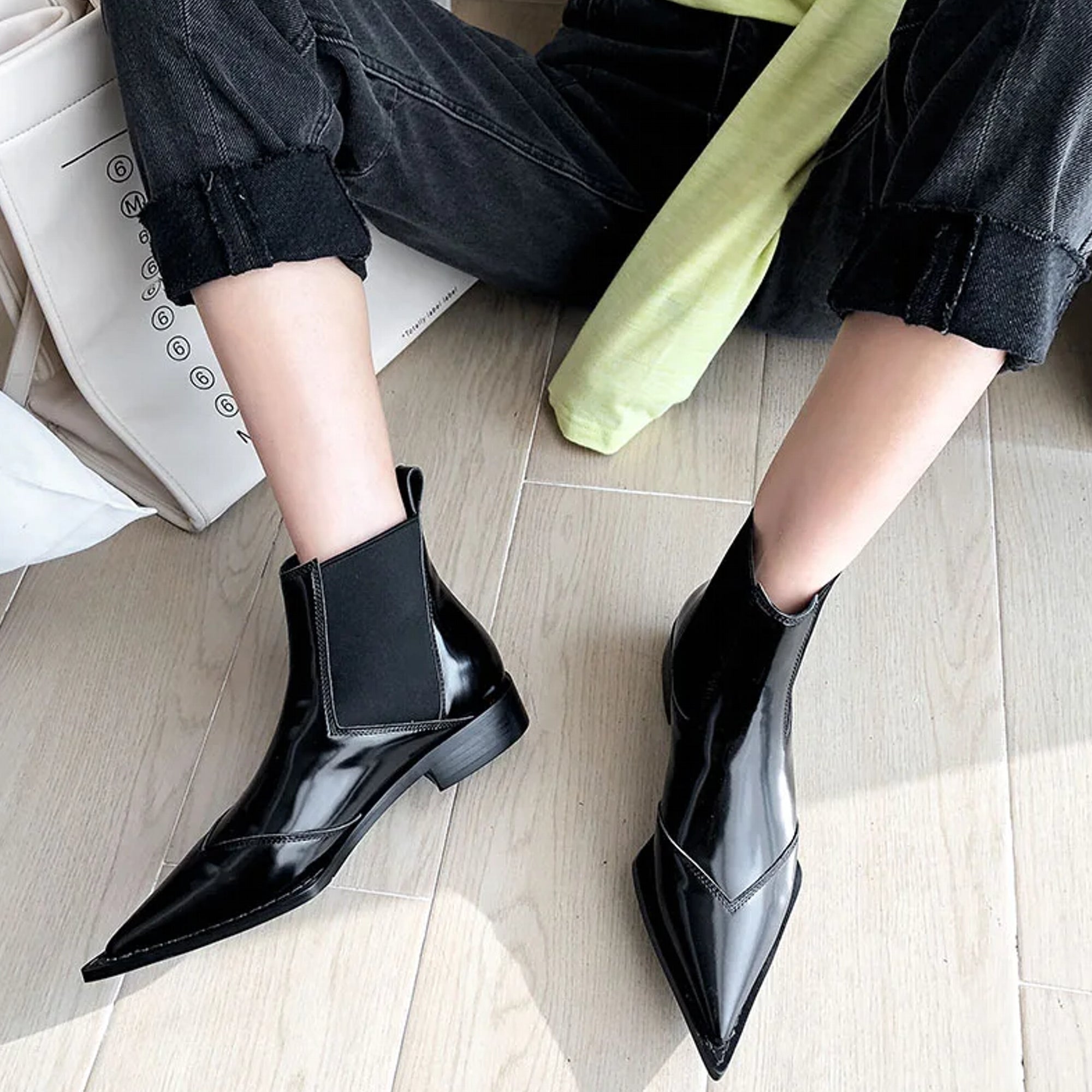Valenzora | Black ankle boots with a low heel for women