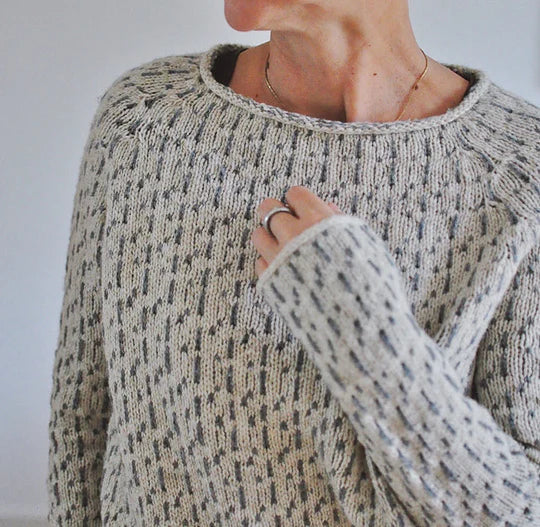 Stylish grey cardigan with a round neck