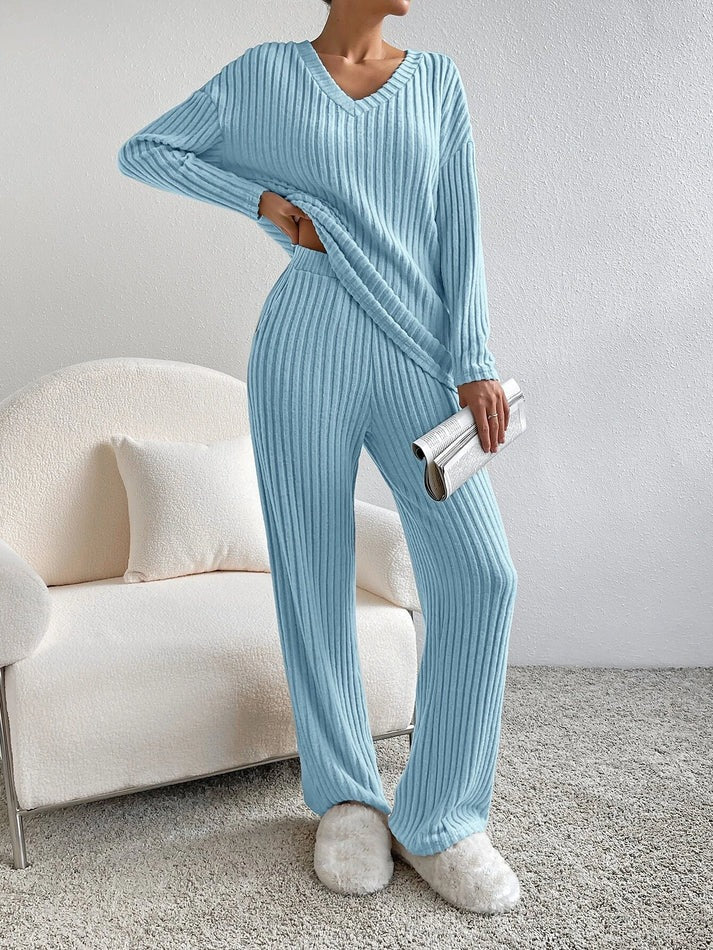 Gestrickte Hosen und Pullover für Damen