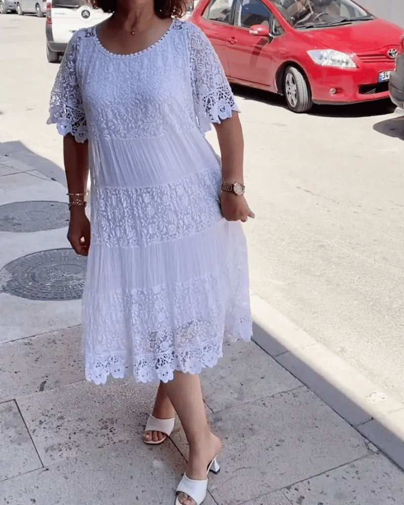 Valenzora | Stylish dress with delicate lace trim