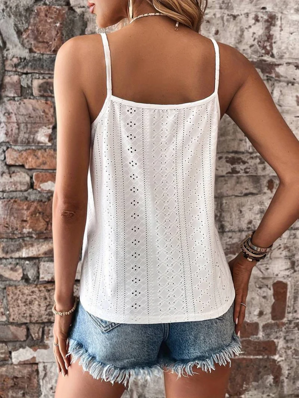 Valenzora | Elegant sleeveless top with lace trim and spaghetti straps