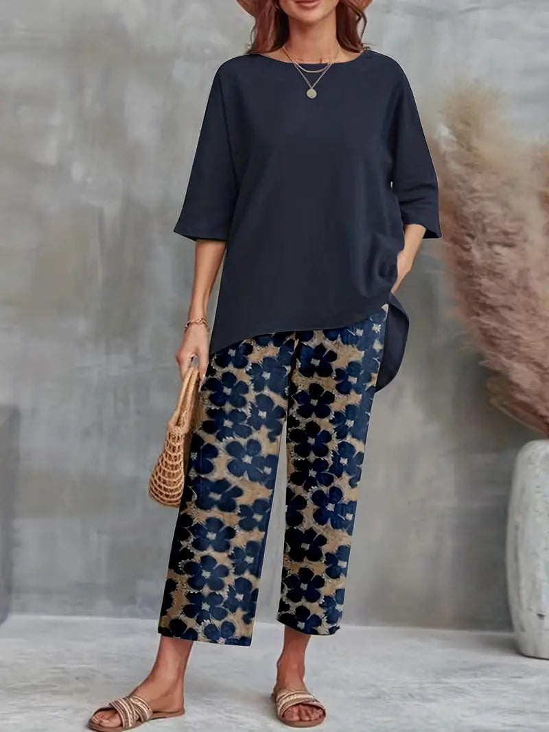 Valenzora | Solid T-shirt with wide legs and round neckline with floral motif