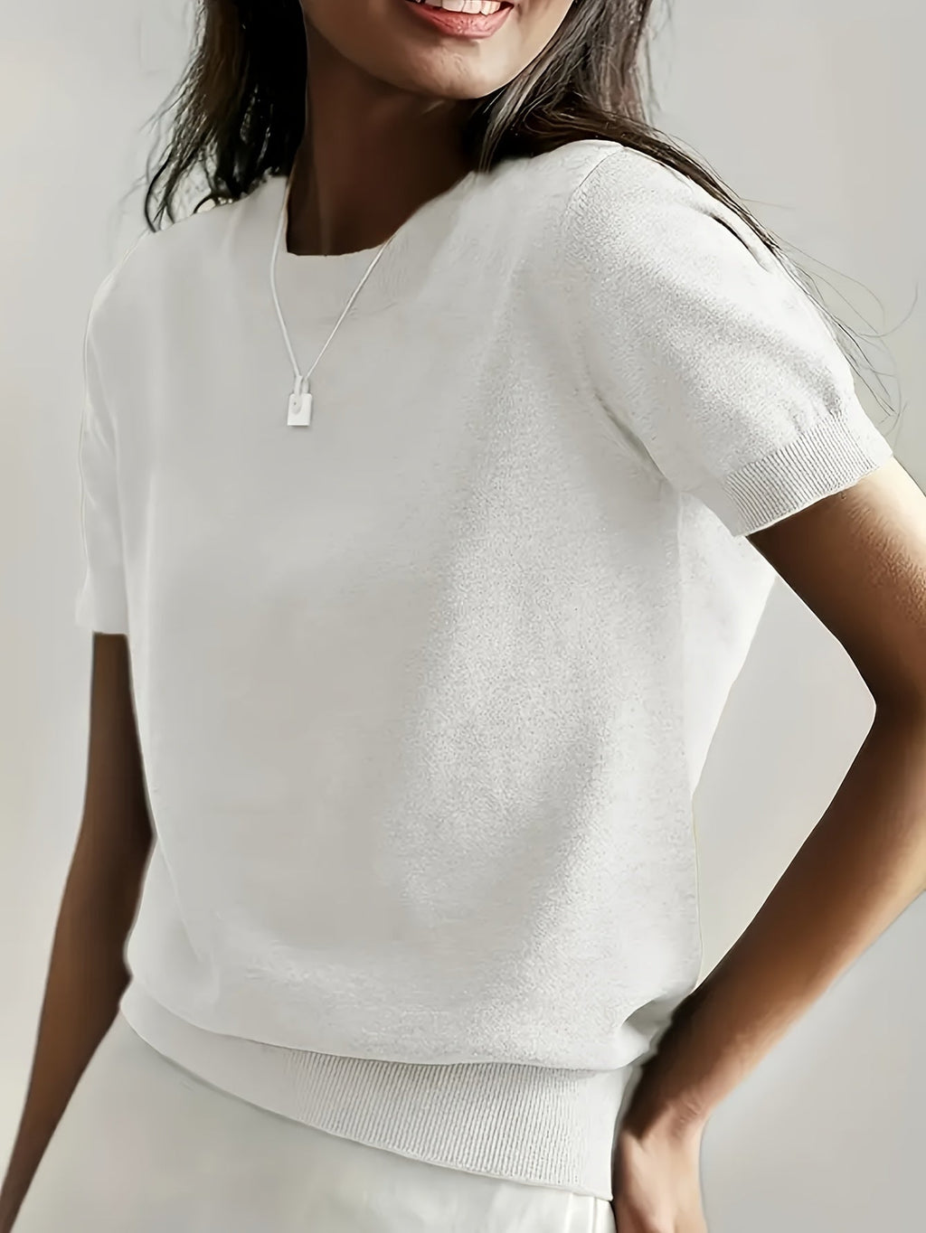 Valenzora | Knit shirt with R neckline