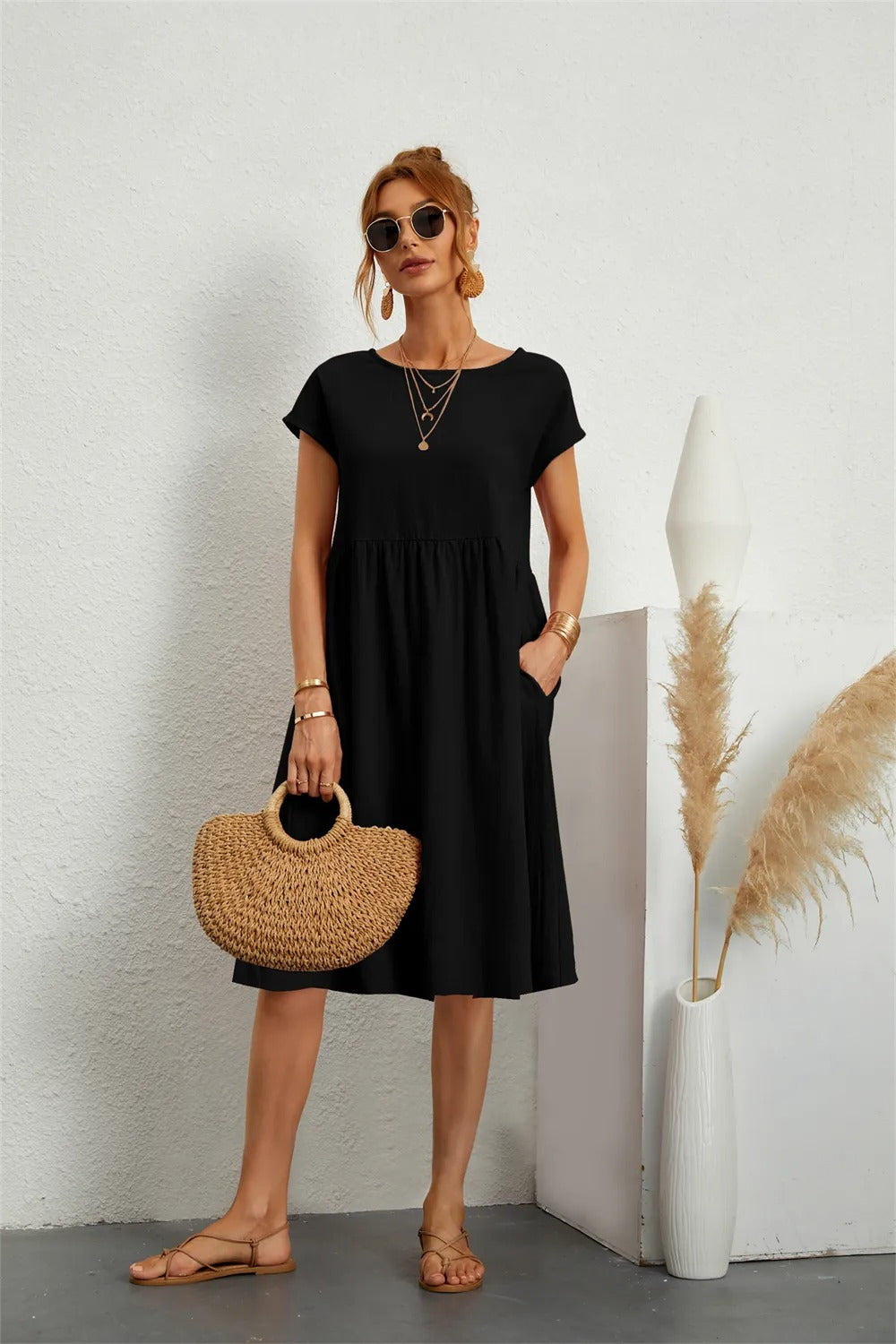 Valenzora | Elegant, fitted dress with timeless style for women