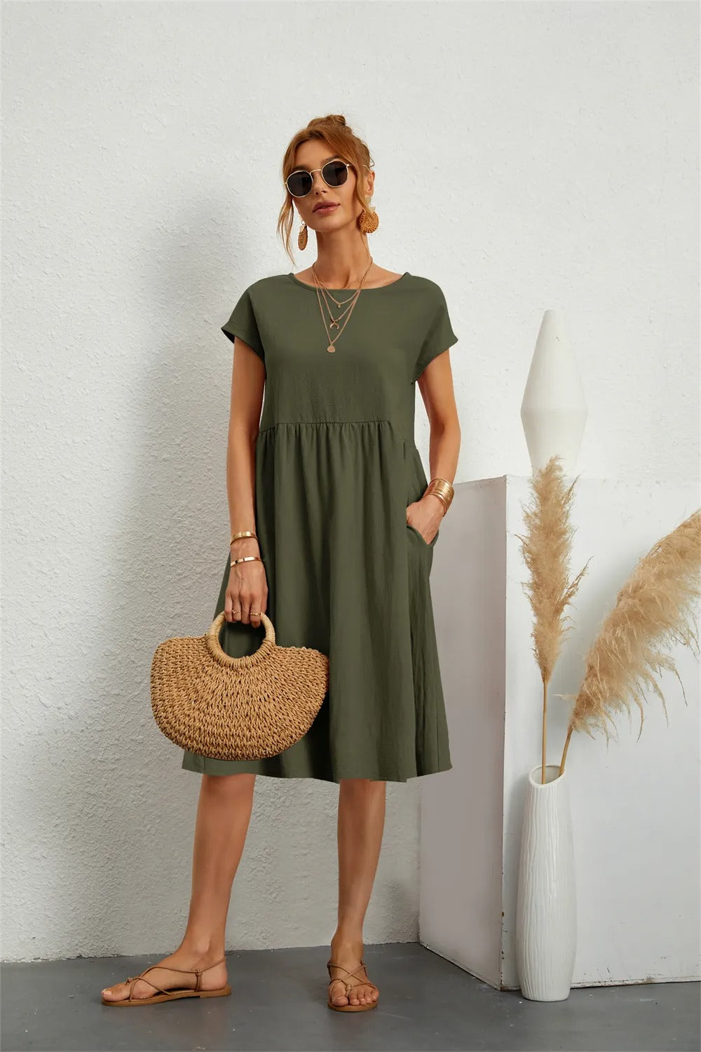 Valenzora | Elegant, fitted dress with timeless style for women