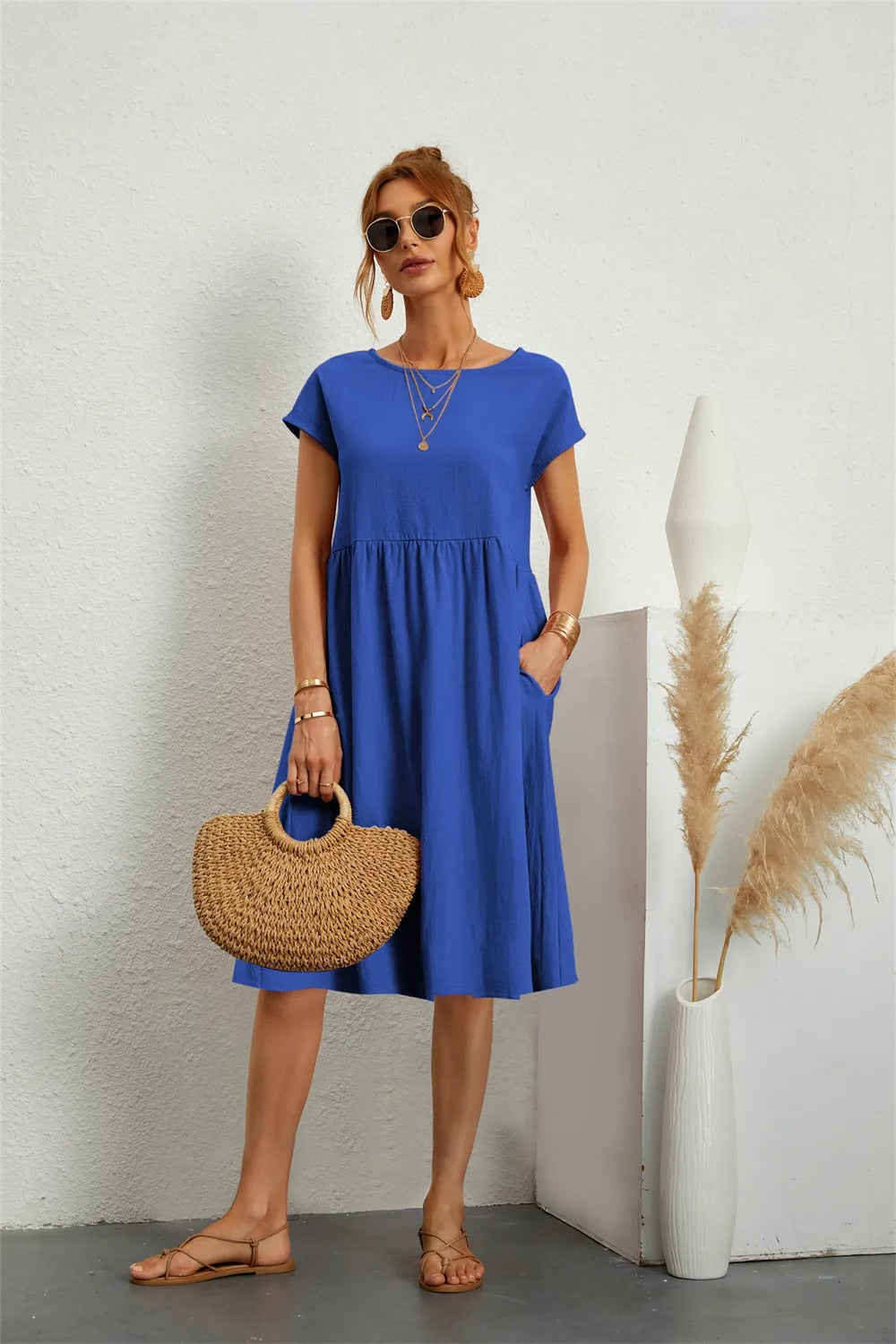 Valenzora | Elegant, fitted dress with timeless style for women