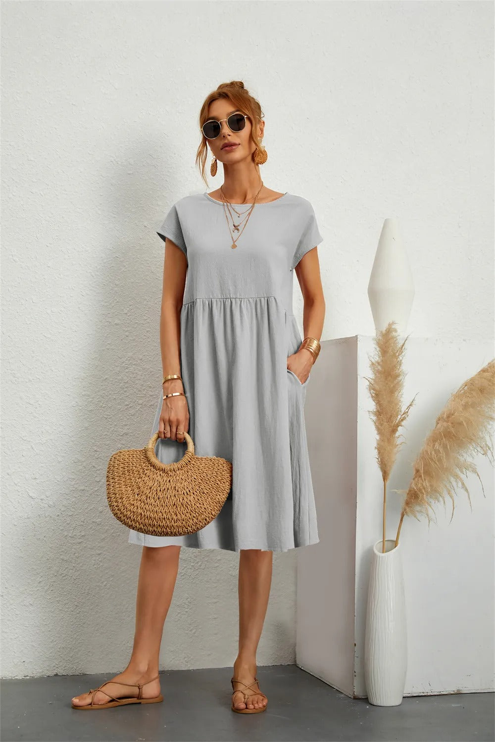 Valenzora | Elegant, fitted dress with timeless style for women