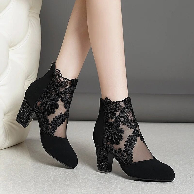 Valenzora - Sandals with lace flowers