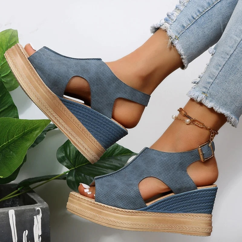 Valenzora - Buckle Wedge Sandals