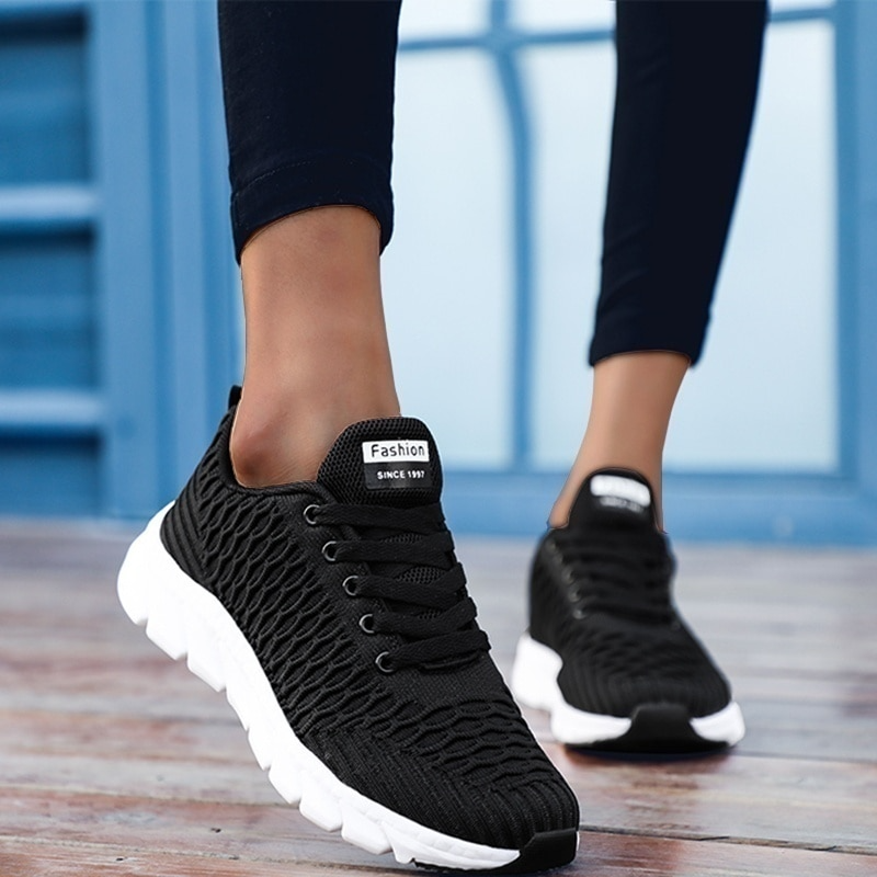 Valenzora | Lightweight ankle-high sneakers with non-slip sole and breathable feel
