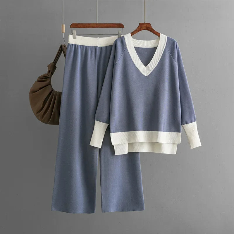 Valenzora | Stylish set consisting of a long-sleeved knit top and V-neck trousers