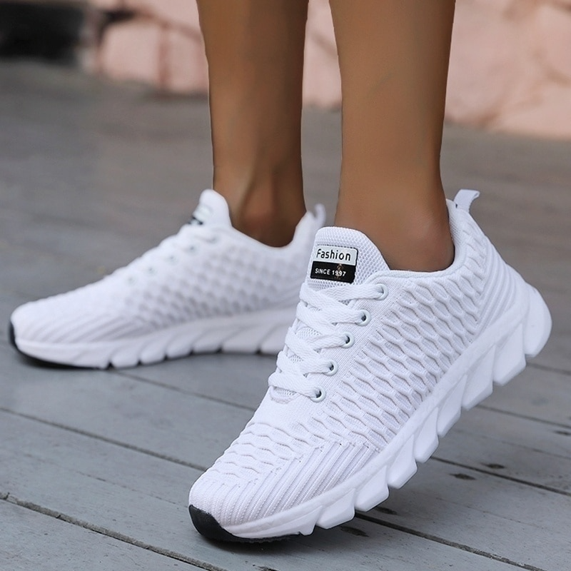 Valenzora | Lightweight ankle-high sneakers with non-slip sole and breathable feel