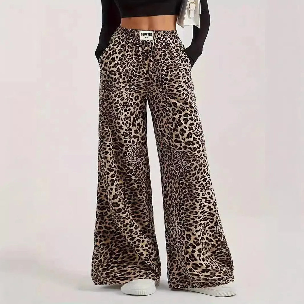 Valenzora | High-waisted, casual straight trousers with leopard print