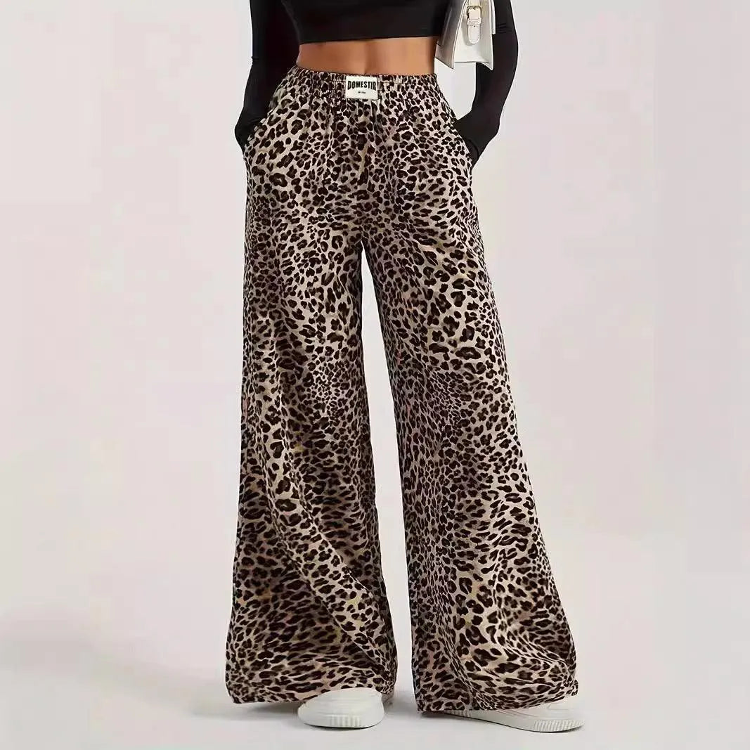 Valenzora | High-waisted, casual straight trousers with leopard print