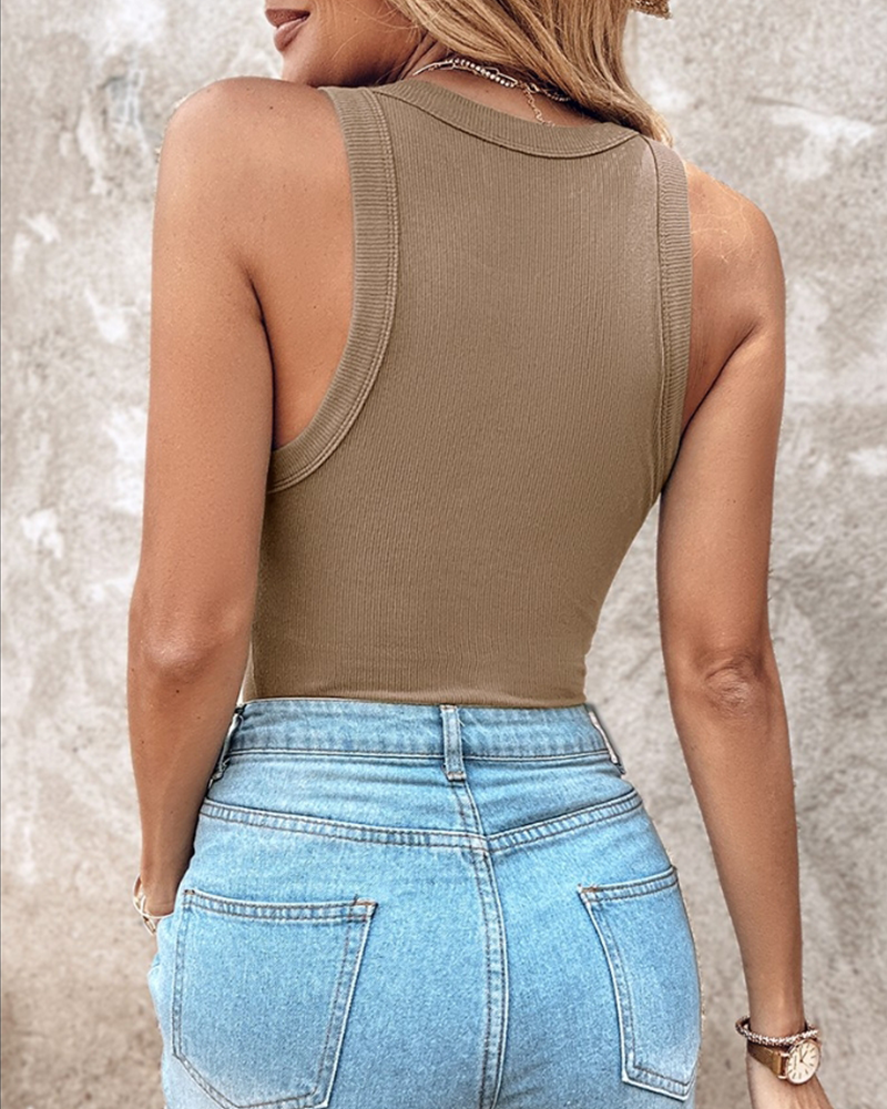 Valenzora | Tanktop mit integriertem BH, gerippter Rundhalsausschnitt
