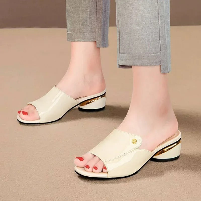 Valenzora | Elegant mules with a glossy finish