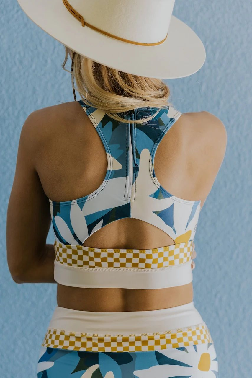 Valenzora | Figurfreundliches Bikini-Set mit geblümtem Racerback-Oberteil