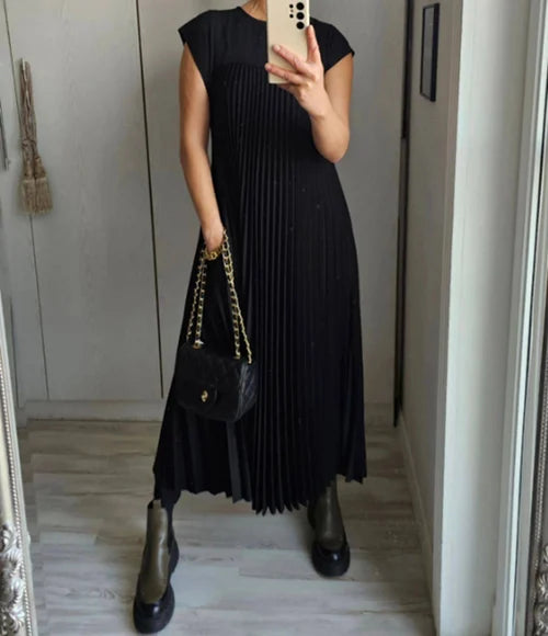 Valenzora | Einfaches, einfarbiges Faltenkleid