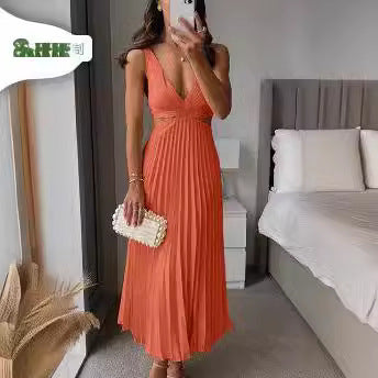 Valenzora | Sleeveless V-neck dress with pleats and open back