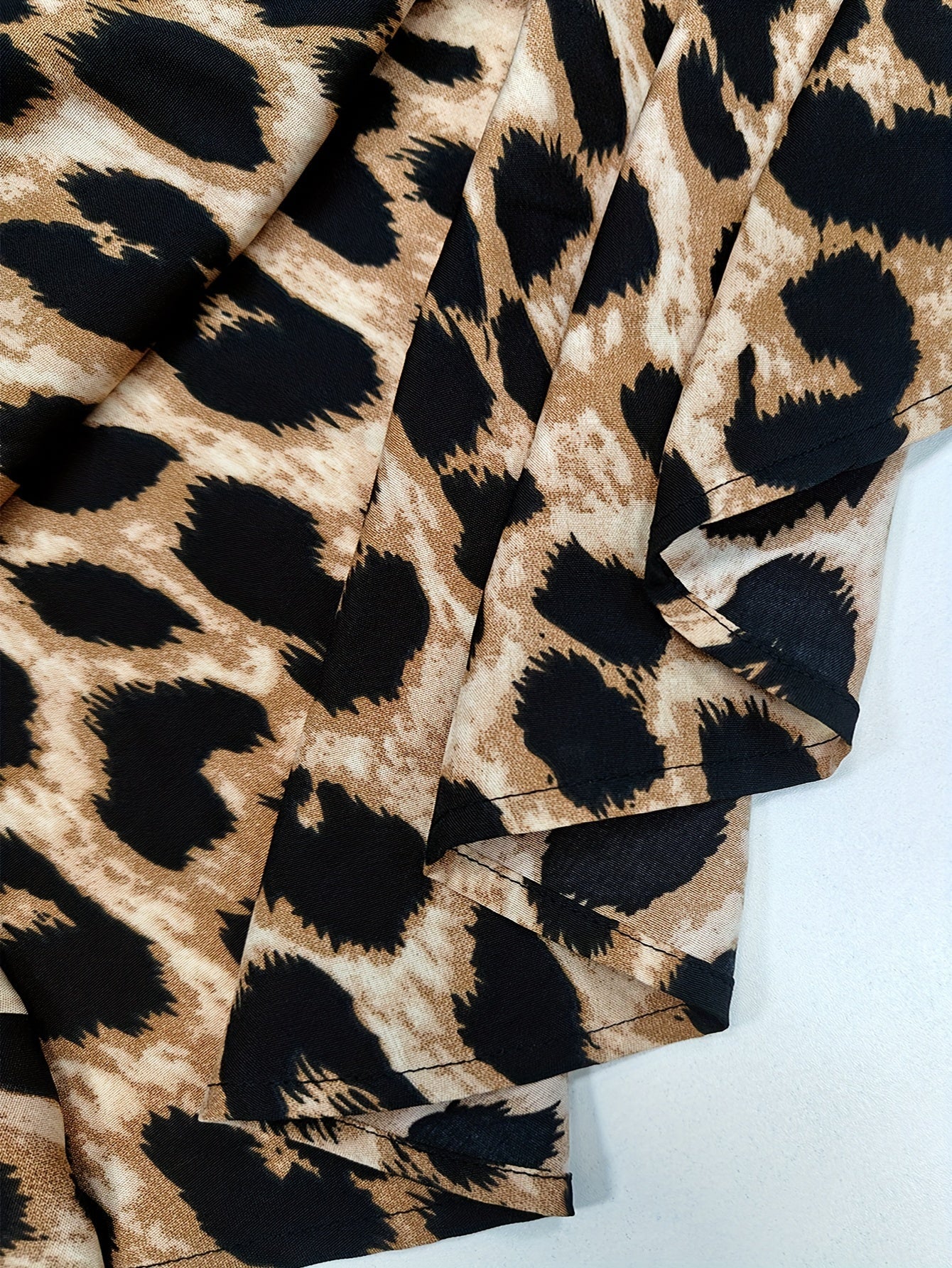 Valenzora | Lässiges Hemdblusenkleid mit Leopardenmuster und langen Ärmeln