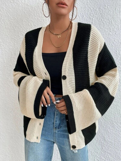 Valenzora | Gestreifte Strickjacke mit Knöpfen
