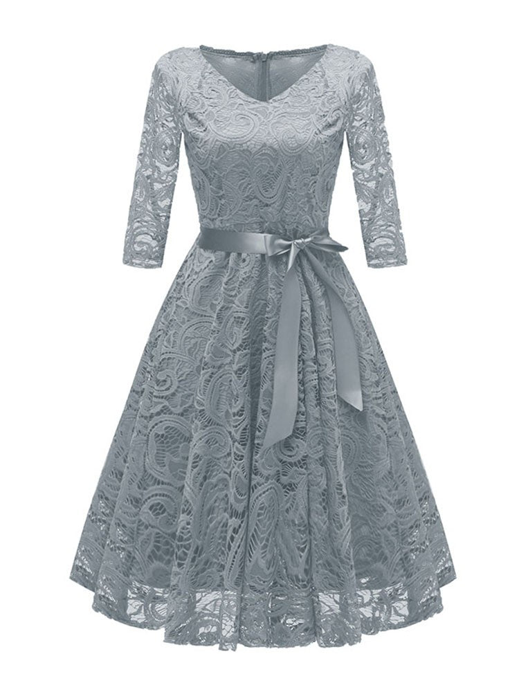Valenzora | Elegant V-shaped lace evening dress