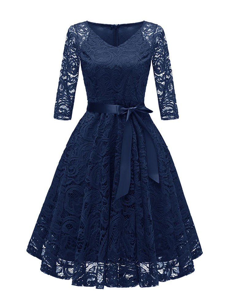 Valenzora | Elegant V-shaped lace evening dress