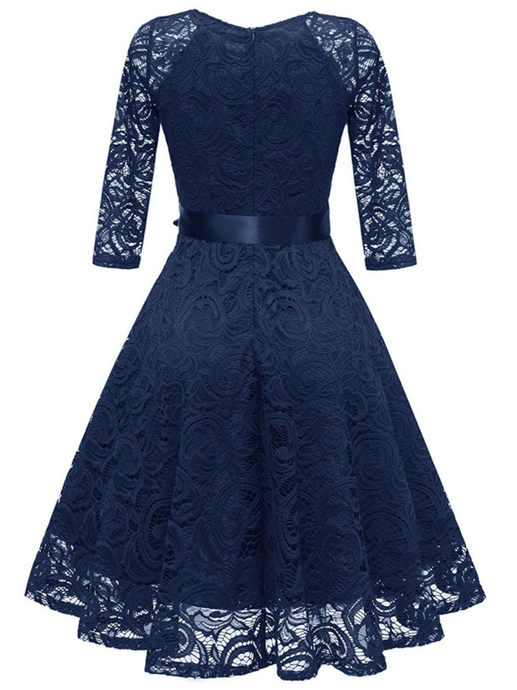 Valenzora | Elegant V-shaped lace evening dress