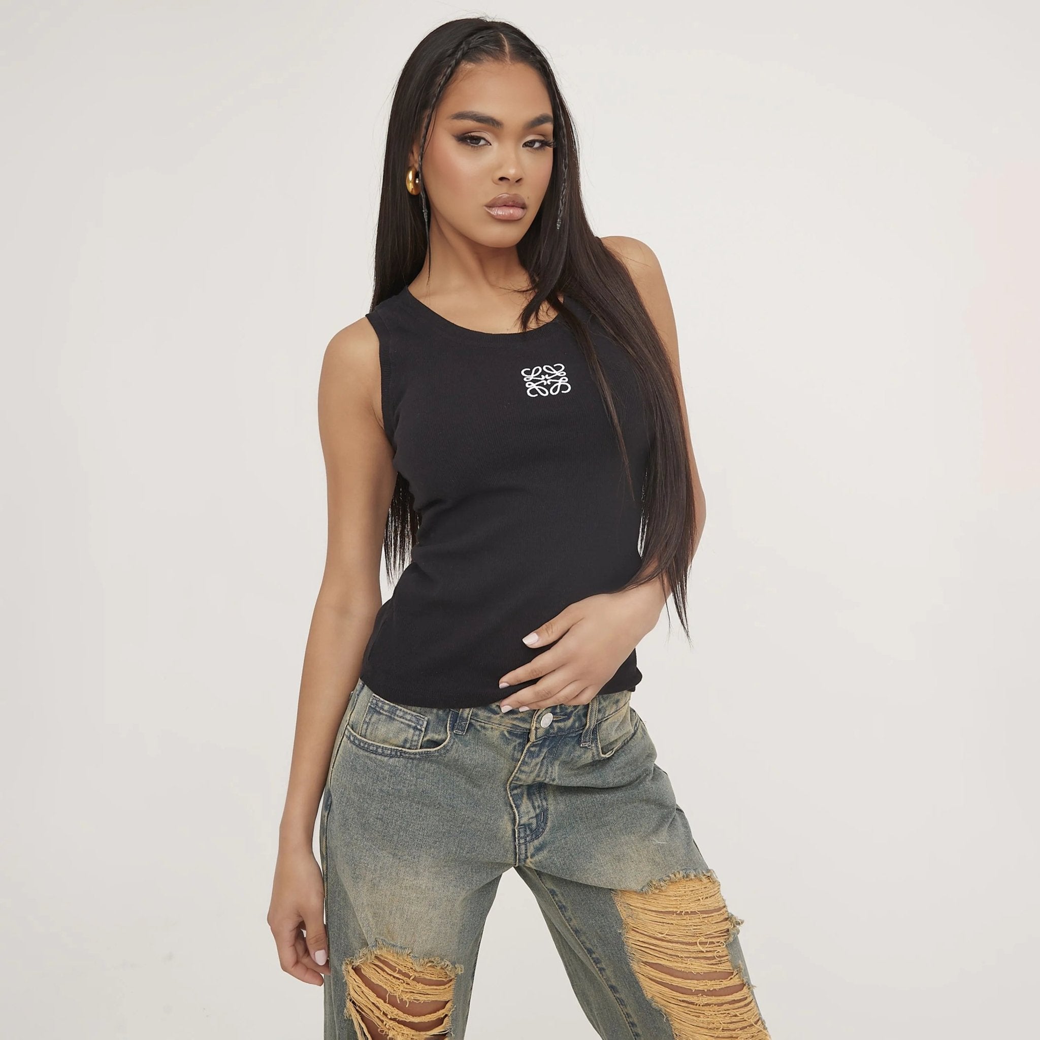 Valenzora | Ribbed tank top with delicate embroidery