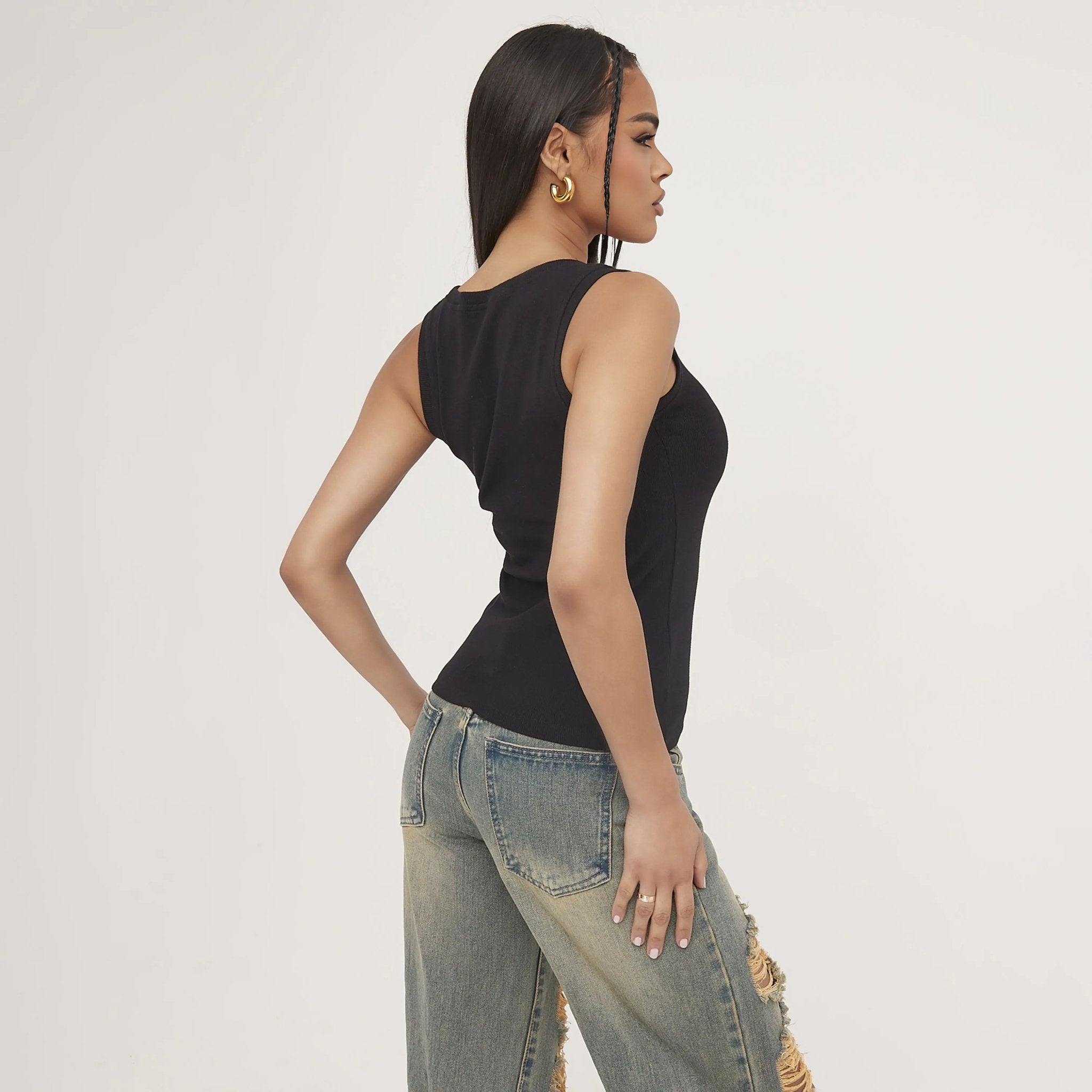 Valenzora | Ribbed tank top with delicate embroidery