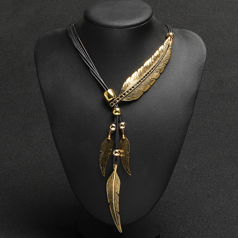 Valenzora | Goldene Federkette im Boho-Stil