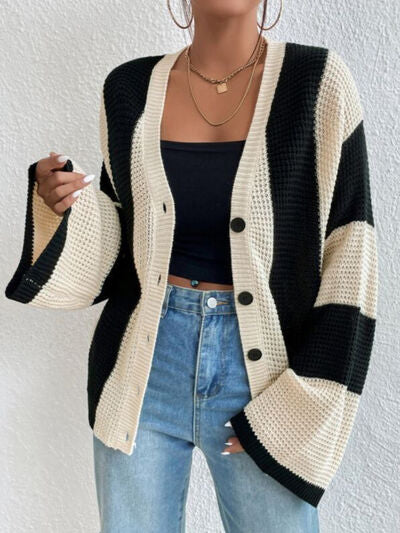 Valenzora | Gestreifte Strickjacke mit Knöpfen