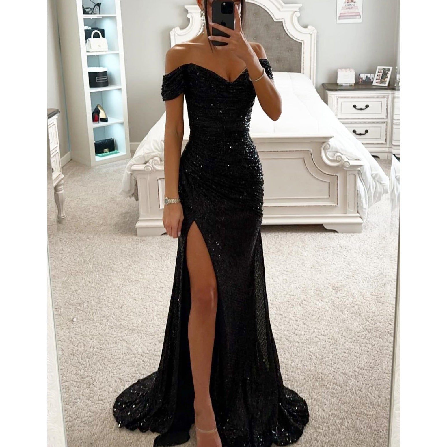 Valenzora | Off-Shoulder Evening Dress with Sequins: Elegant Party Dress with Slit and Figure-Hugging Cut for Festive Occasions