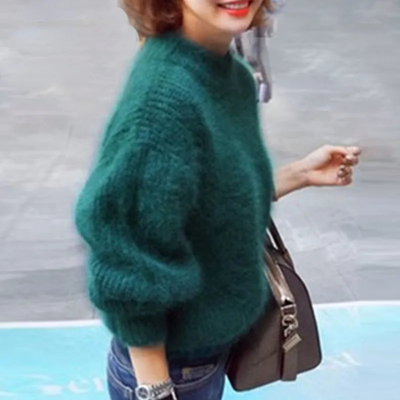 Valenzora | Vintage angora-style sweater: Loosely knitted and simple.