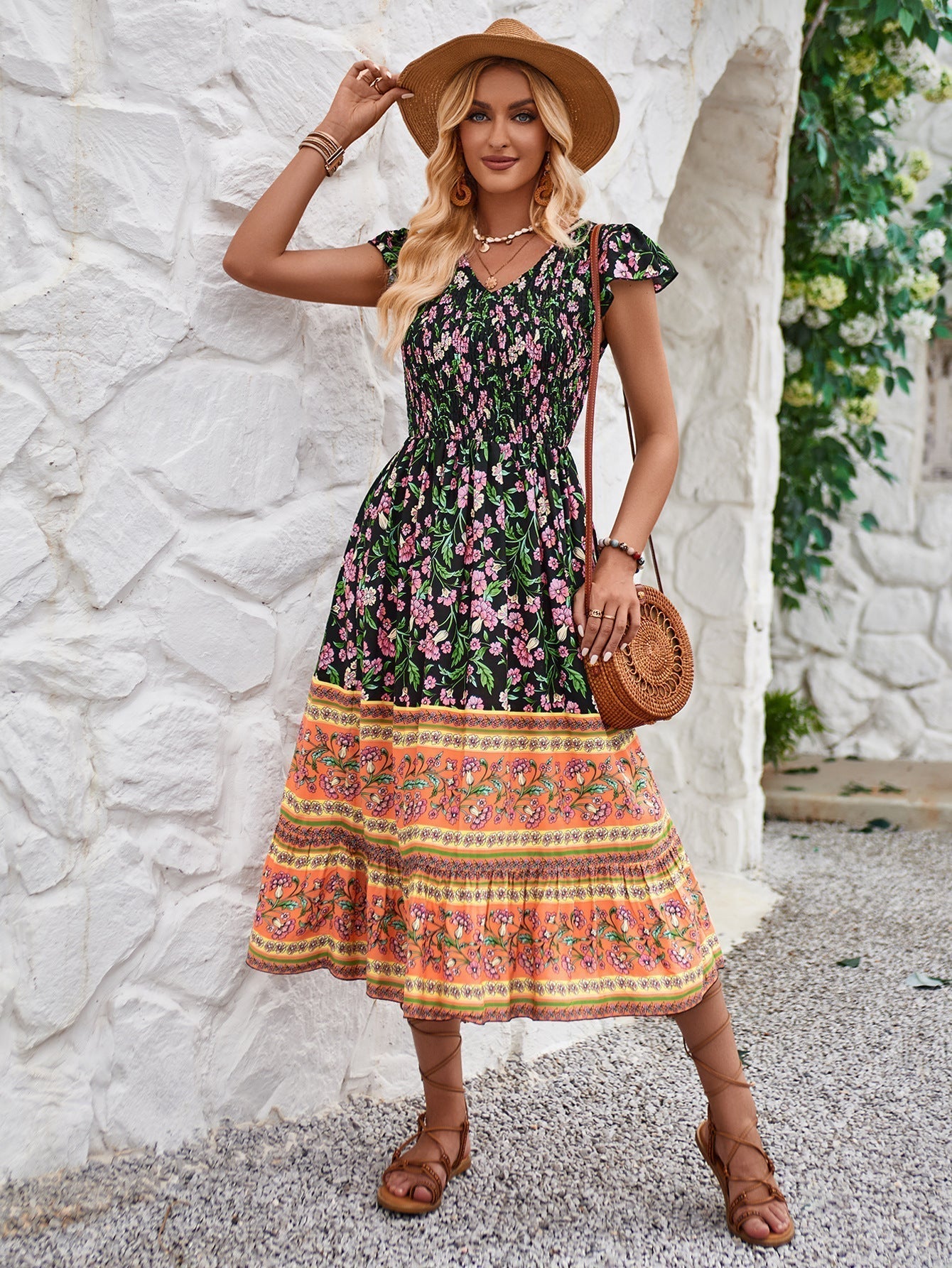 Valenzora with floral print and V-neck