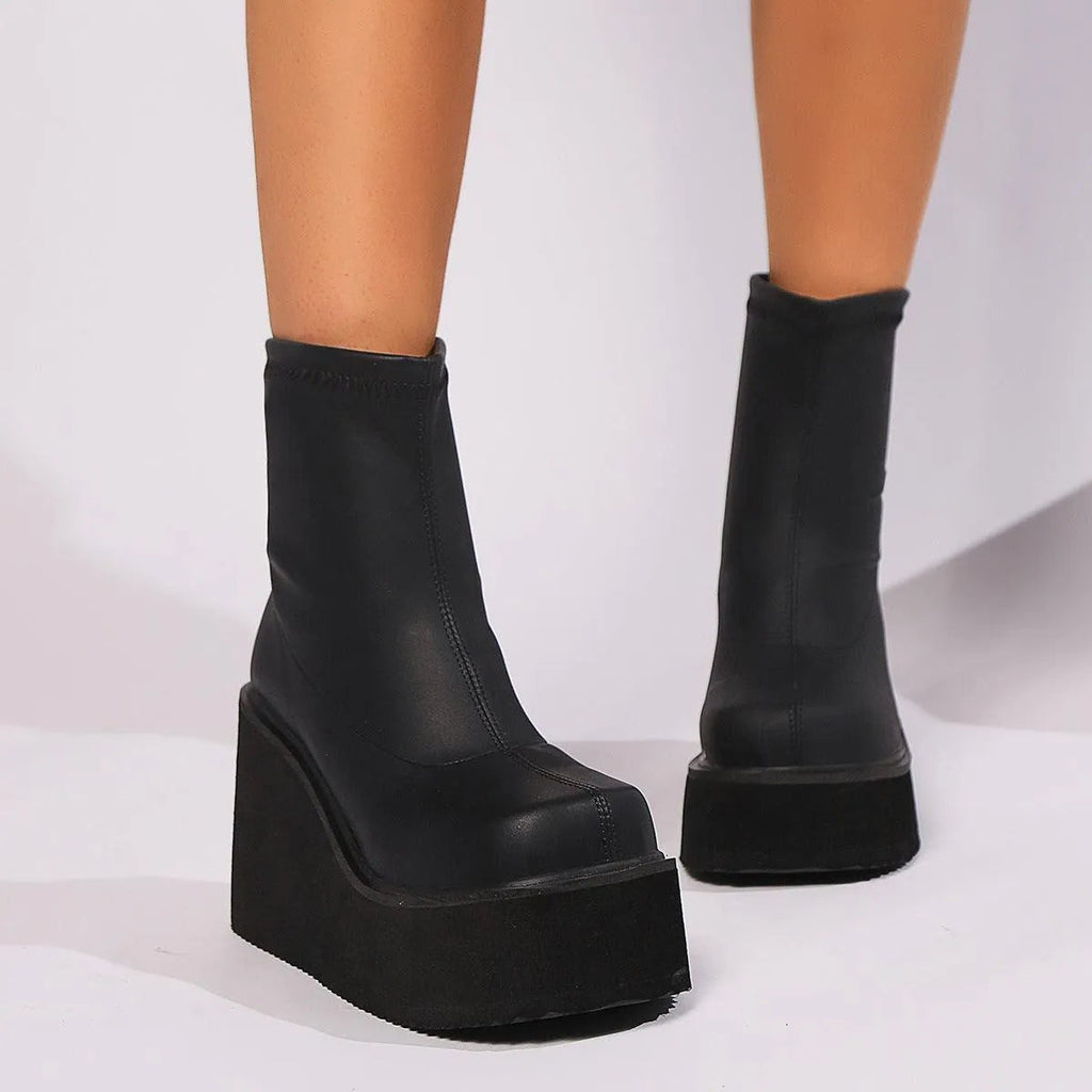 Valenzora | Keilabsatz- und Plateau-Stiefeletten